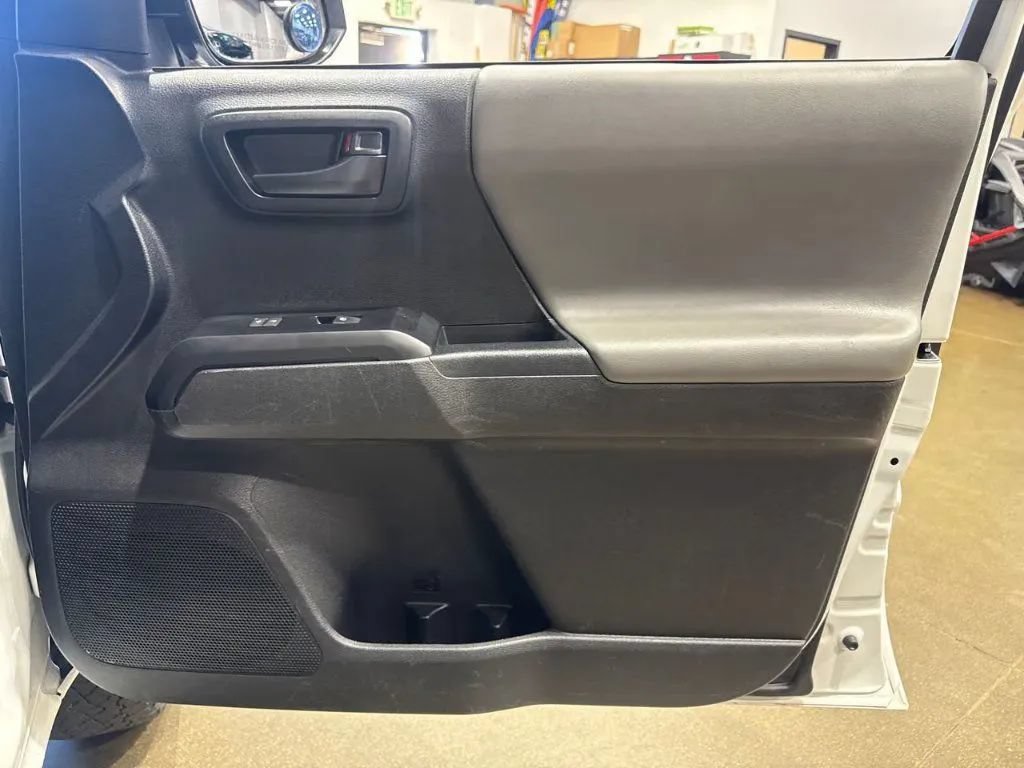 Used 2022 Toyota Tacoma SR AWD/4WD image 17