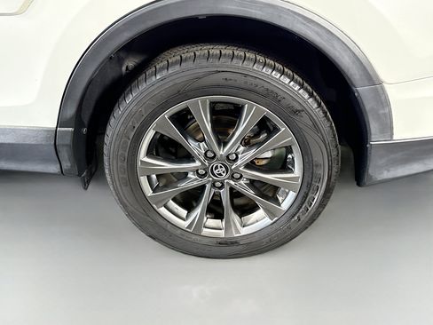 Used 2018 Toyota RAV4 Limited FWD image 37