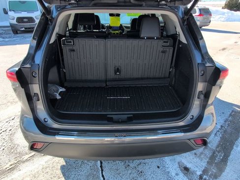 Used 2023 Toyota Highlander XLE image 13