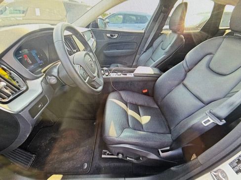 Used 2024 Volvo XC60 B5 Core AWD/4WD image 6