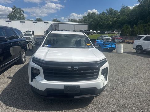 Used 2024 Chevrolet Traverse LT w/ Midnight/Sport Edition AWD/4WD image 2