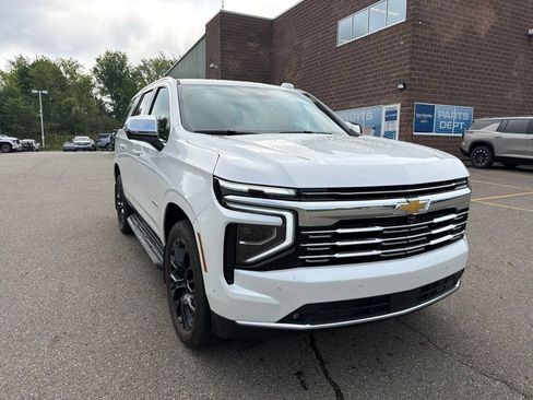 Used 2025 Chevrolet Tahoe Premier AWD/4WD image 2