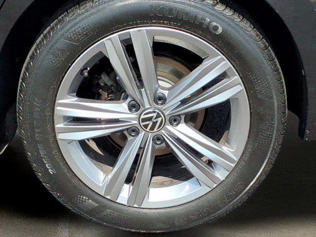 Certified 2023 Volkswagen Jetta SE FWD image 9