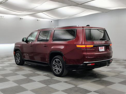 Used 2025 Jeep Wagoneer L Series II AWD/4WD image 9
