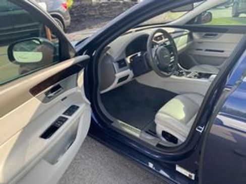 Used 2017 Jaguar XF Prestige AWD/4WD image 3