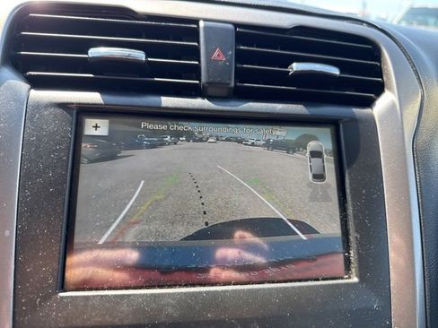 Used 2017 Ford Fusion SE w/ Fusion SE Technology Package image 27