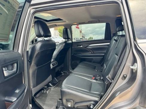 Used 2018 Toyota Highlander XLE w/ Protection Package #3 AWD/4WD image 32
