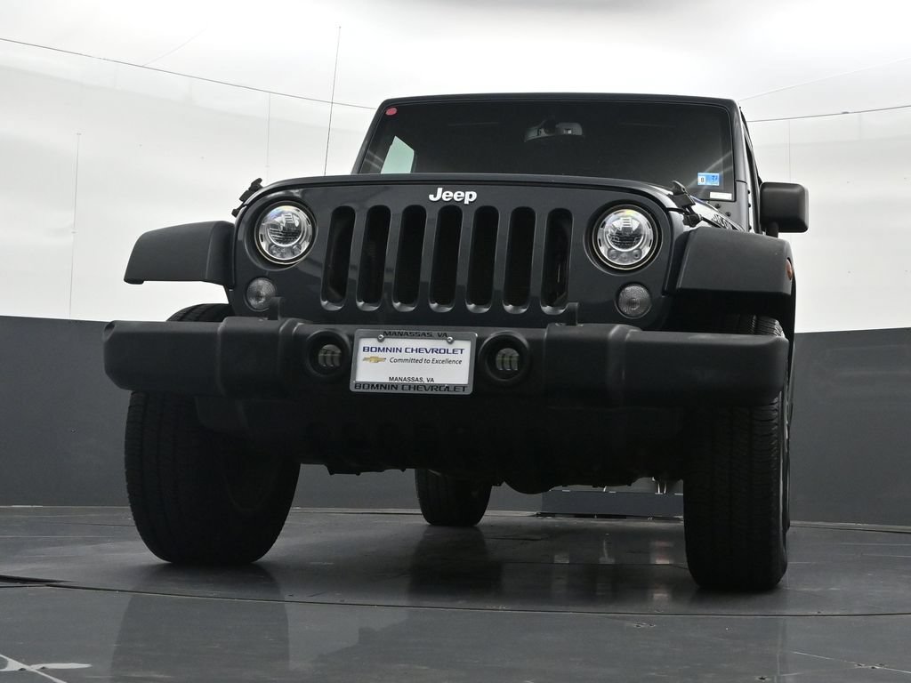 Used 2017 Jeep Wrangler Unlimited Rubicon w/ Dual Top Group AWD/4WD image 37