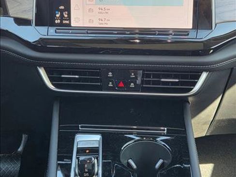 New 2026 Volkswagen Atlas SE image 13