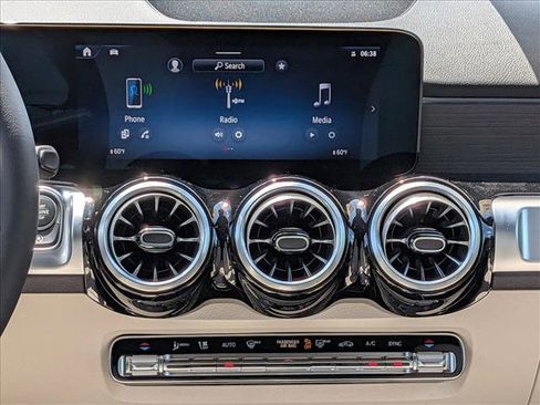 New 2026 Mercedes-Benz GLB 250 4MATIC image 12