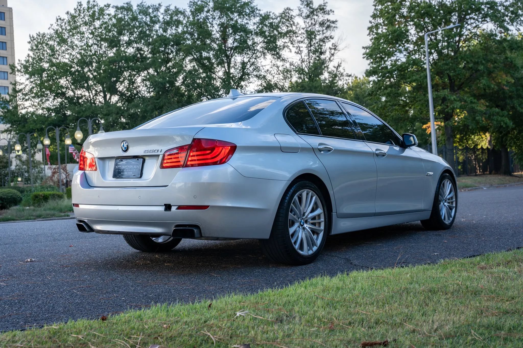 Used 2011 BMW 550i Sedan RWD image 5