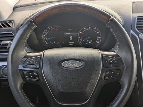 Used 2017 Ford Explorer Platinum image 34