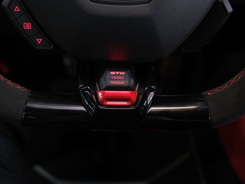 Used 2024 Lamborghini Huracan STO RWD image 39