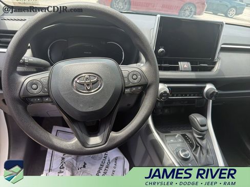Used 2025 Toyota RAV4 XLE AWD/4WD image 9