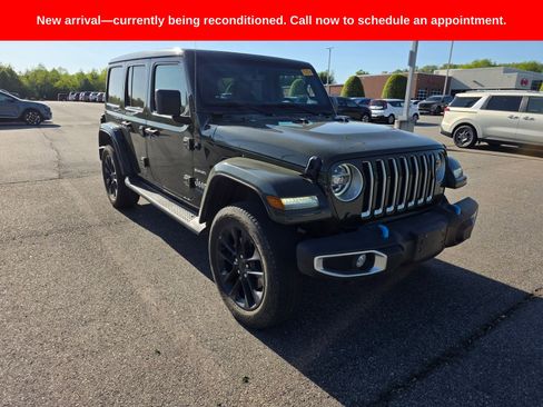 Used 2022 Jeep Wrangler Unlimited Sahara w/ Cold Weather Group AWD/4WD image 7