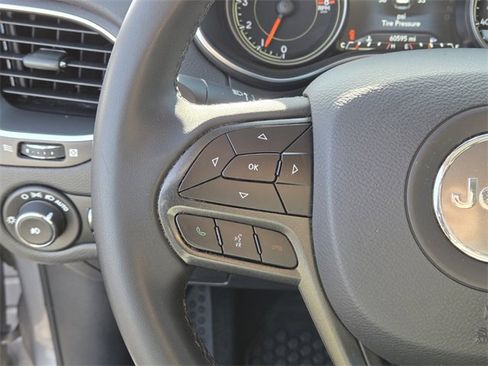 Used 2020 Jeep Cherokee Trailhawk w/ Comfort/Convenience Group image 17