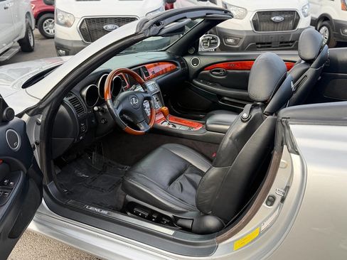 Used 2007 Lexus SC 430 Convertible image 2