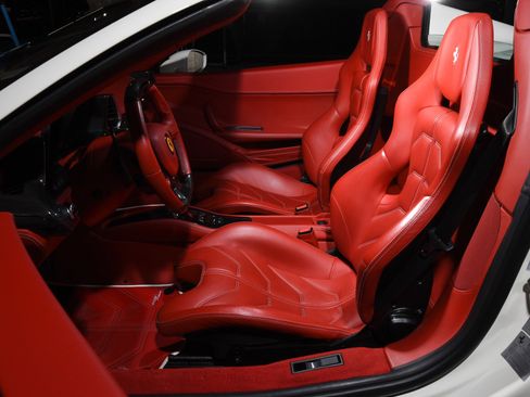 Used 2013 Ferrari 458 Spider image 30