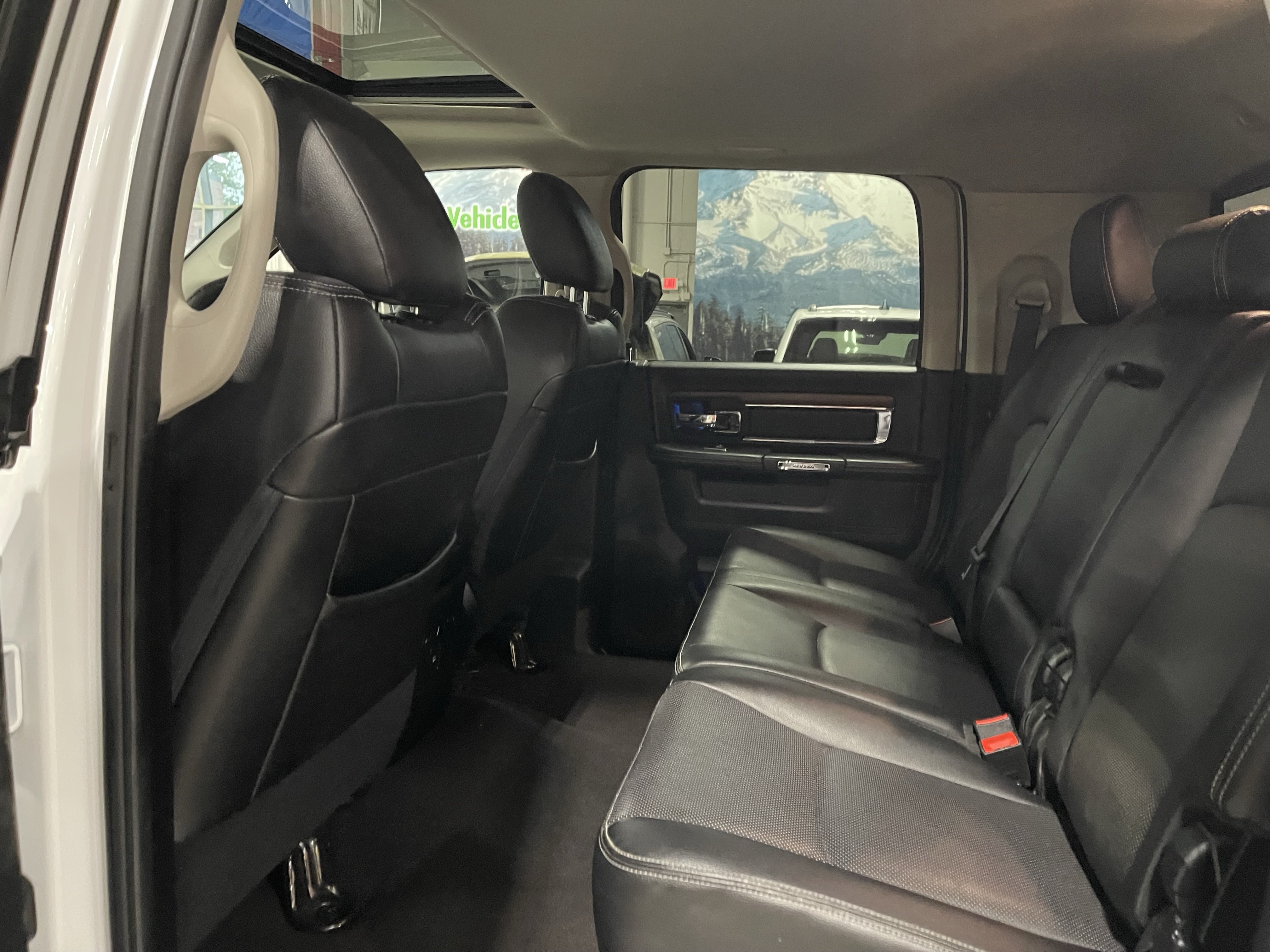 Used 2016 RAM 3500 Laramie w/ Convenience Group AWD/4WD image 15