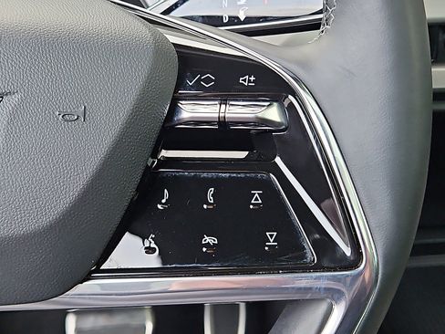 Certified 2026 Cadillac Vistiq Luxury image 15