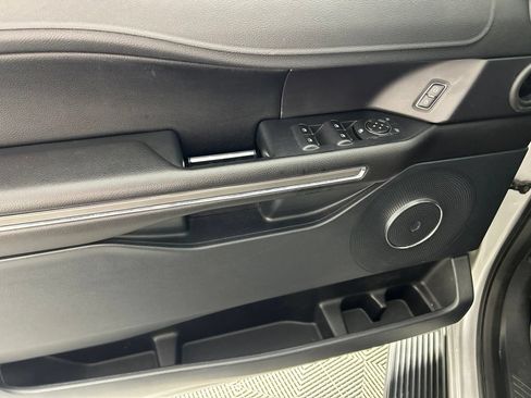 Used 2018 Ford Expedition XLT w/ Equipment Group 201A AWD/4WD image 11
