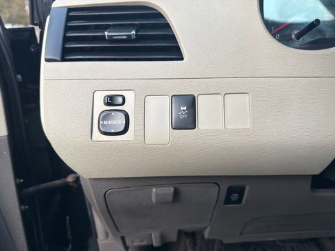Used 2012 Toyota Sienna LE FWD image 13
