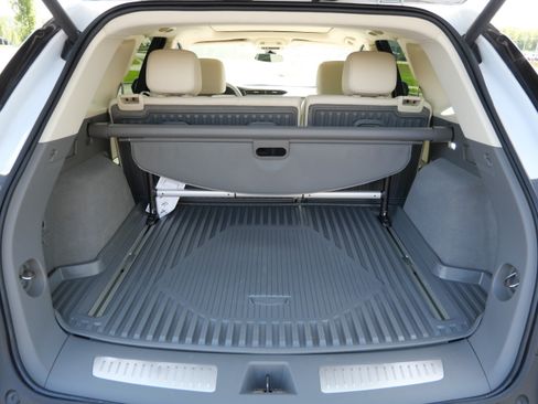 Certified 2024 Cadillac XT5 Premium Luxury w/ LPO, Floor Liner Package AWD/4WD image 16