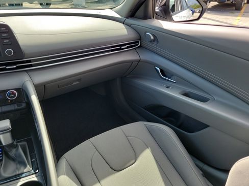 Used 2025 Hyundai Elantra Sport FWD image 18