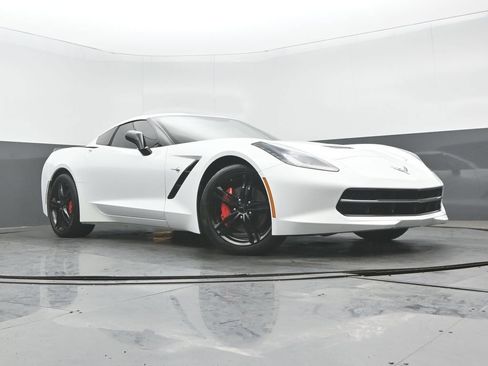 Used 2017 Chevrolet Corvette Stingray Coupe w/ 1LT RWD image 23