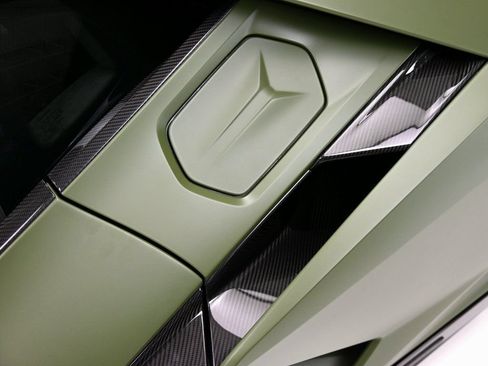 Used 2025 Lamborghini Revuelto AWD/4WD image 25