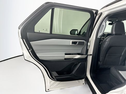 Used 2022 Ford Explorer XLT w/ Equipment Group 202A image 26