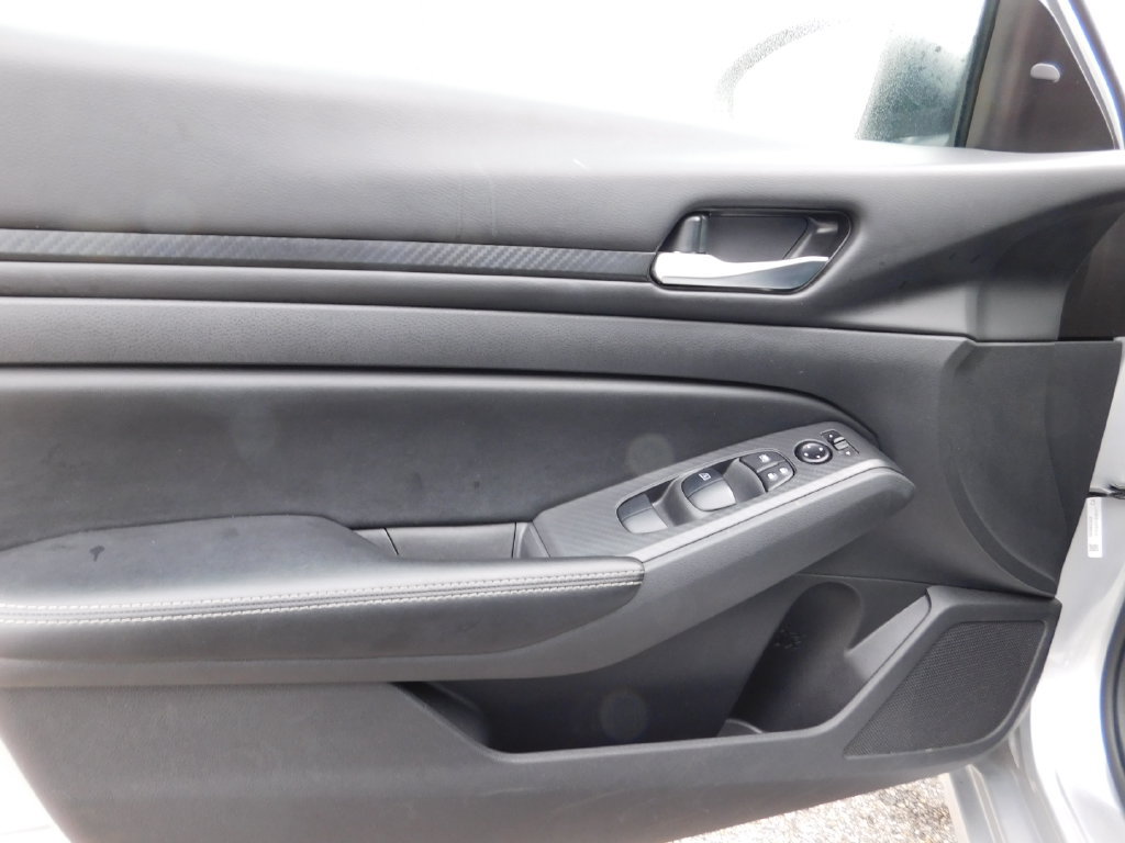 Used 2024 Nissan Altima 2.5 SV FWD image 10