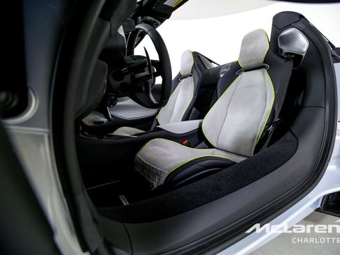 Used 2025 McLaren Artura Spider image 13