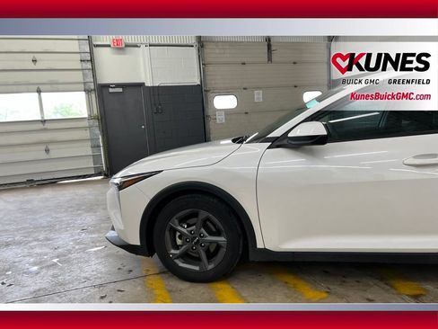 Used 2025 Kia K4 FWD image 15