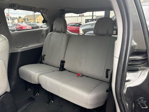 Used 2018 Toyota Sienna Limited Premium AWD/4WD image 17