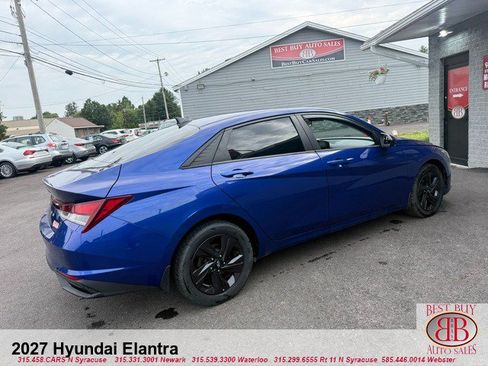 Used 2022 Hyundai Elantra SEL w/ Convenience Package FWD image 3