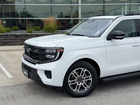 Certified 2025 Ford Expedition Active AWD/4WD image 2