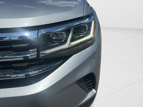 Used 2021 Volkswagen Atlas Cross Sport SE image 32