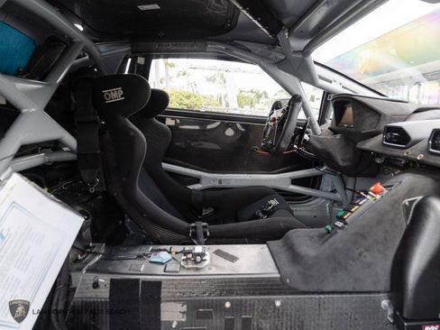 Used 2022 Lamborghini Huracan EVO image 33