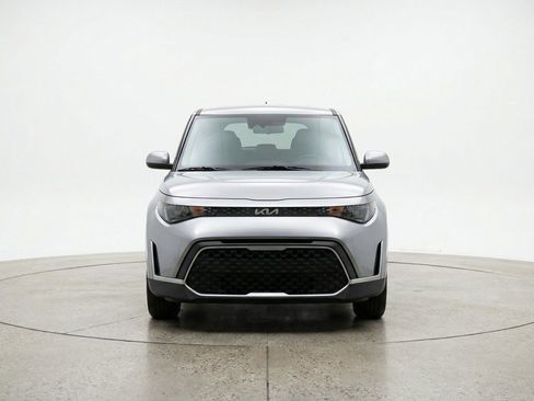 Used 2025 Kia Soul LX w/ LX Technology Package FWD image 2