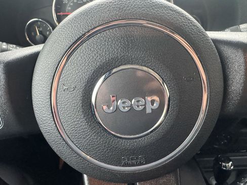 Used 2017 Jeep Wrangler Unlimited Sahara AWD/4WD image 19
