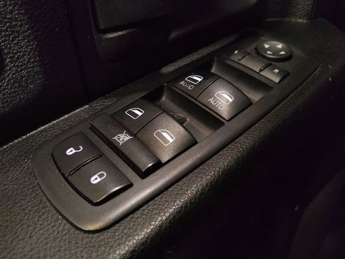 Used 2018 RAM 1500 Tradesman w/ Chrome Appearance Group AWD/4WD image 27