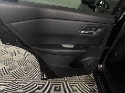 Used 2025 Nissan Rogue SV FWD image 24