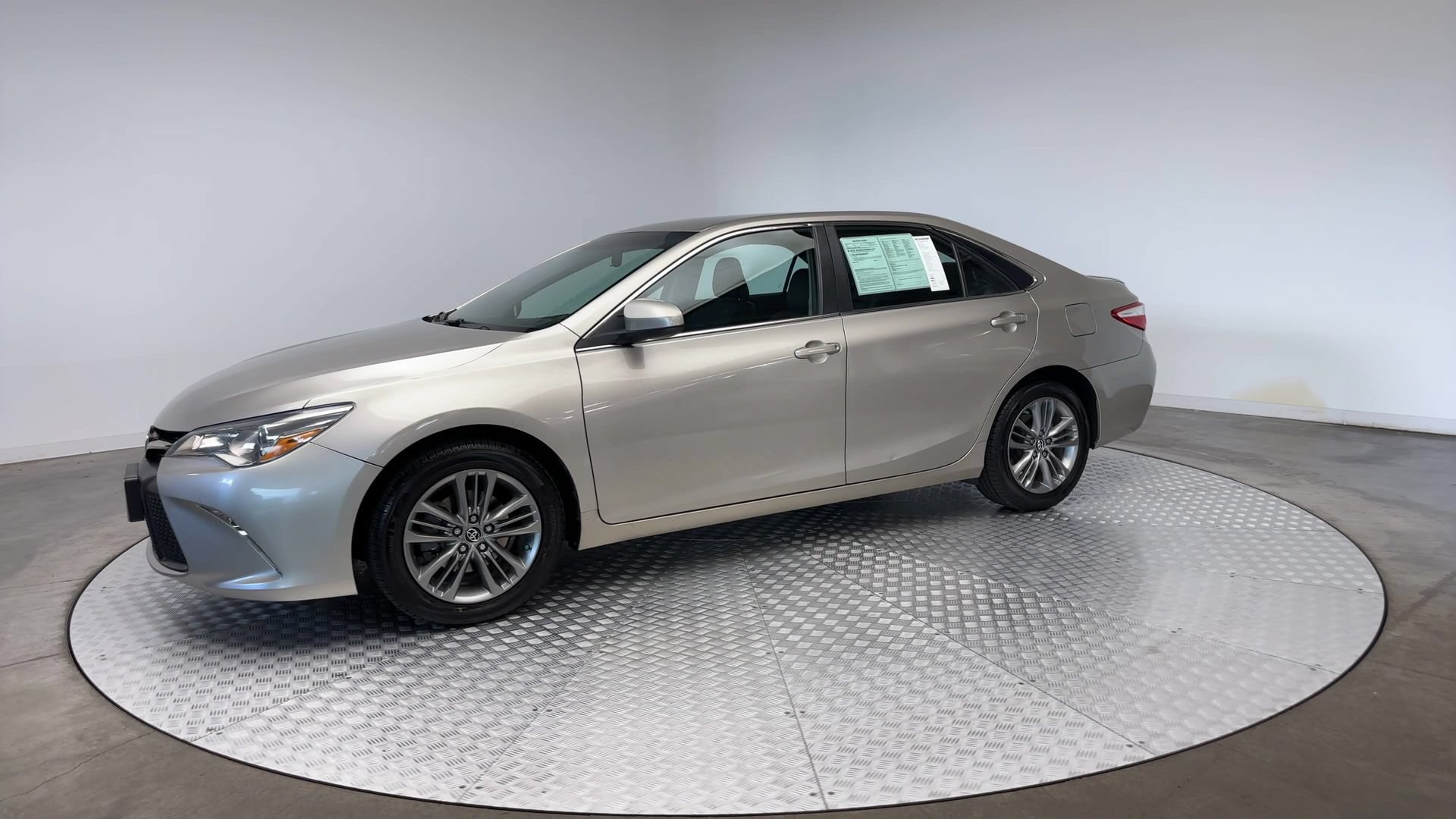 Used 2016 Toyota Camry SE FWD image 4