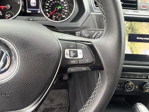 Used 2021 Volkswagen Tiguan SE w/ Panoramic Sunroof Package image 18