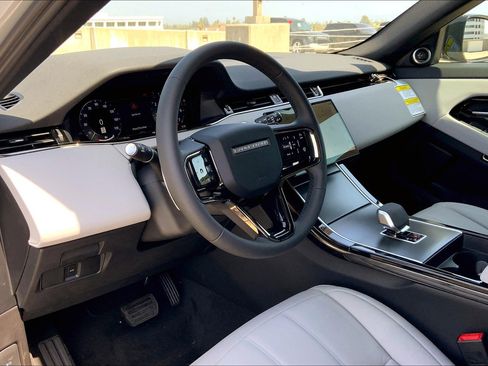 New 2026 Land Rover Range Rover Evoque S image 9