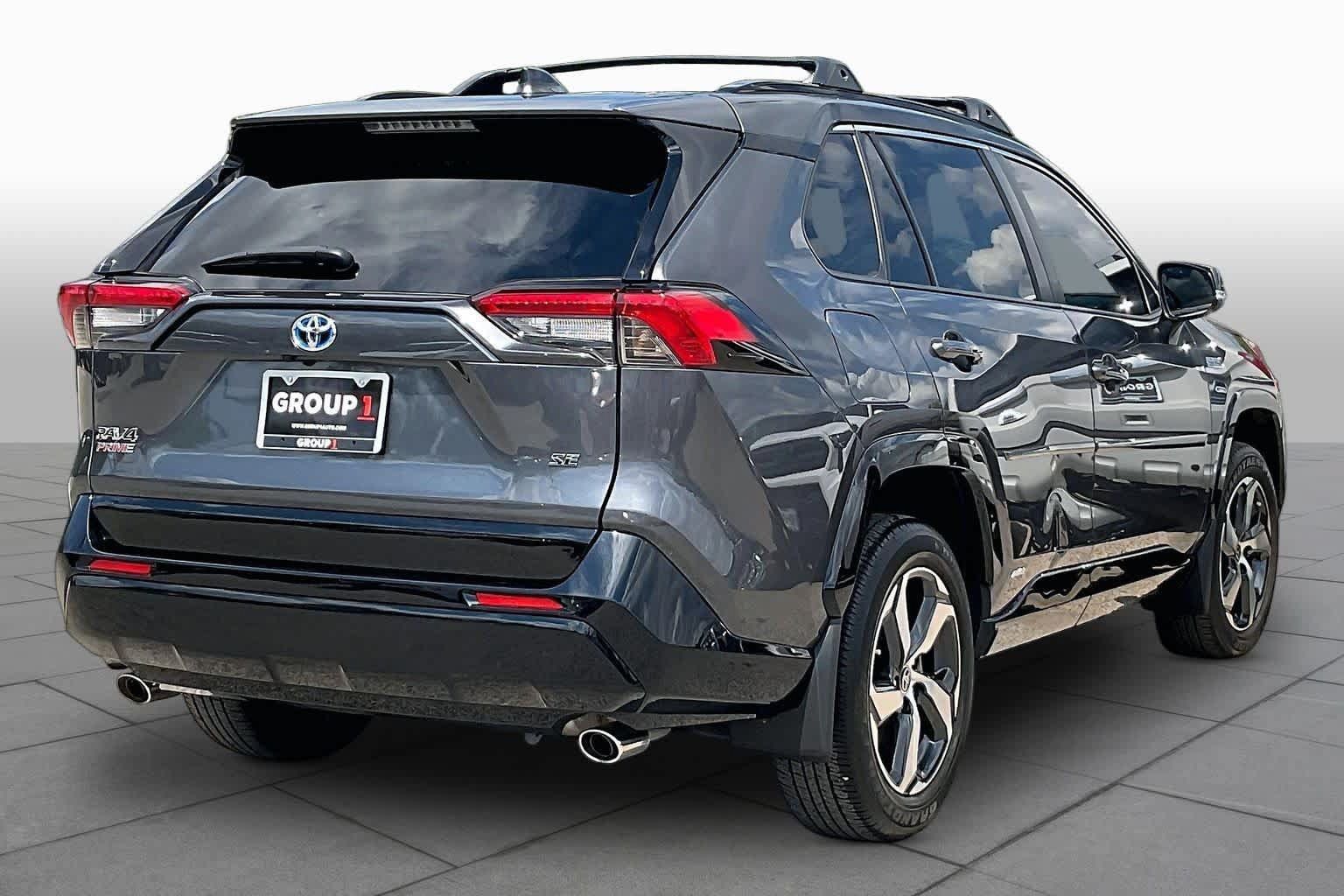 Used 2024 Toyota RAV4 SE w/ Weather & Moonroof Package AWD/4WD image 13
