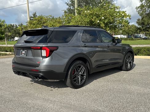 Used 2025 Ford Explorer ST AWD/4WD image 4