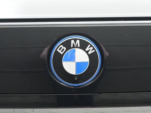 New 2025 BMW 750e xDrive w/ Premium Package image 25