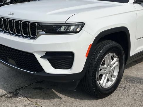 Used 2025 Jeep Grand Cherokee Laredo w/ Luxury Tech Group I RWD image 11